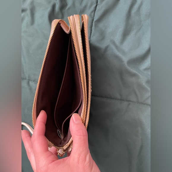 Coach Double Corner Zip Wristlet NWOT in Beige - Picture 9 of 16